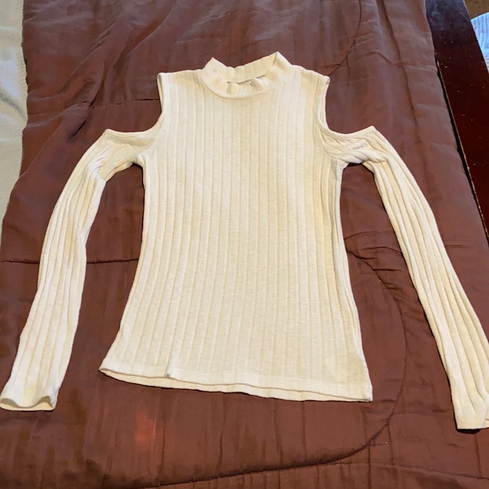 Cold Shoulder Pullover By American Eagle Brand - image 4